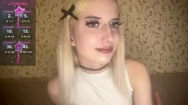 Snapshot of kittywithu chatting on 10-21-25, 05:24 kittywithu online show from 10-21-25, 05:24