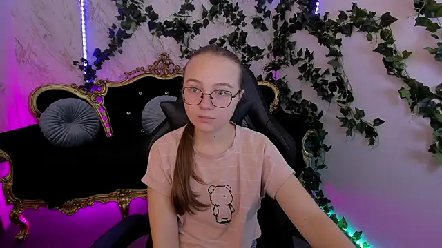 ArrinaWairr online show from 09-26-25, 07:12