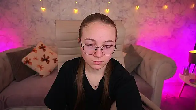 ArrinaWairr online show from 04-29-26, 06:50