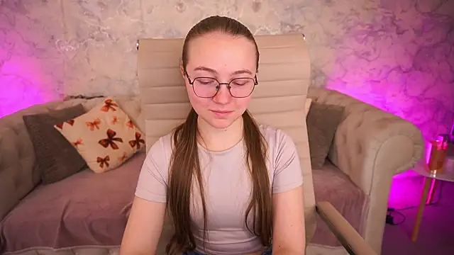 ArrinaWairr online show from 05-15-26, 06:42