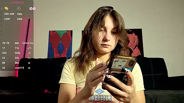 TrixiBell online show from 10-18-25, 04:15