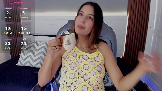 Snapshot of Emmy_Meadows chatting on 10-02-25, 07:21 Emmy Meadows online show from 10-02-25, 07:21