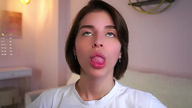 EleneButton online show from 10-08-25, 01:25