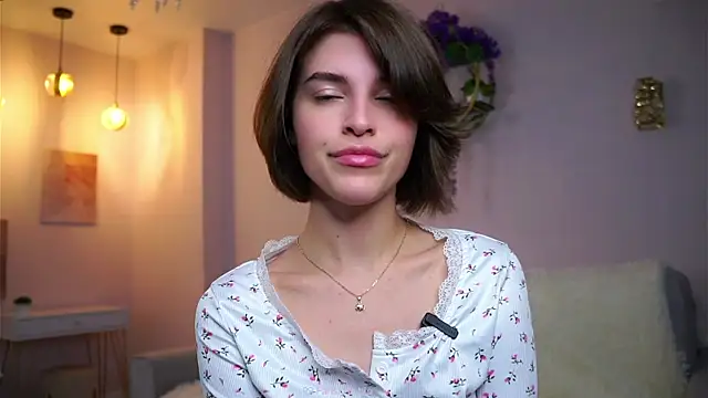 EleneButton online show from 10-26-25, 01:11