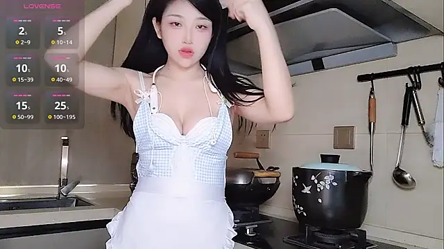 Snapshot of Coco--01 chatting on 09-11-25, 01:06 Coco--01 online show from 09-11-25, 01:06