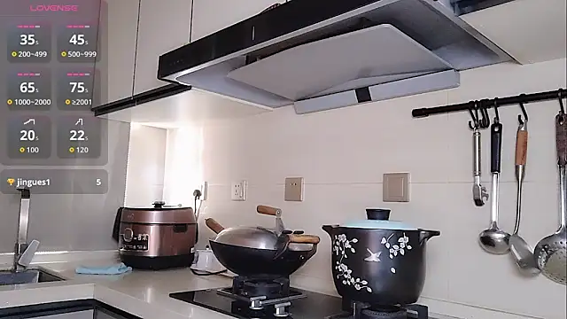 Snapshot of Coco--01 chatting on 09-14-25, 01:16 Coco--01 online show from 09-14-25, 01:16