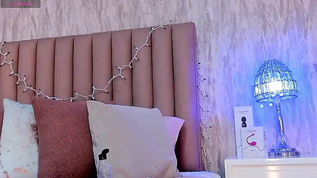 Emely florence  online show from 01-12-26, 07:52