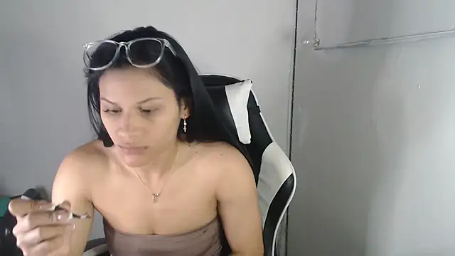 JessGarcia online show from 11-16-25, 01:06