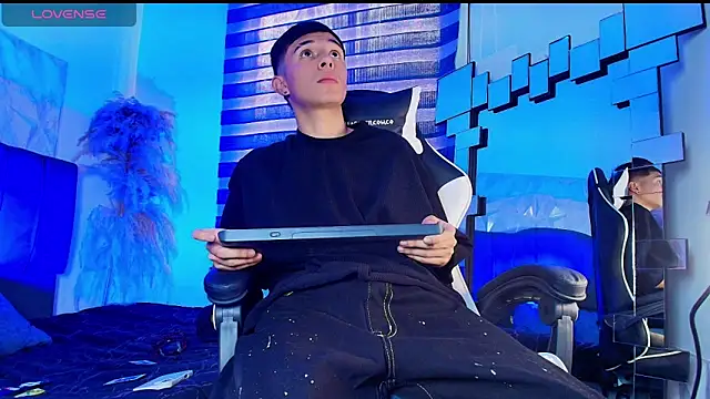 Isaac tan online show from 03-19-26, 08:46