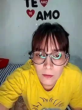 Snapshot of cacaucat chatting on 09-27-25, 02:27 cacaucat online show from 09-27-25, 02:27