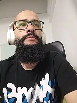 Snapshot of FranccoJ chatting on 11-06-25, 12:11 FranccoJ online show from 11-06-25, 12:11