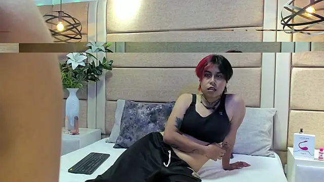 Snapshot of AnnieAndReach chatting on 10-15-25, 08:09 AnnieAndReach online show from 10-15-25, 08:09