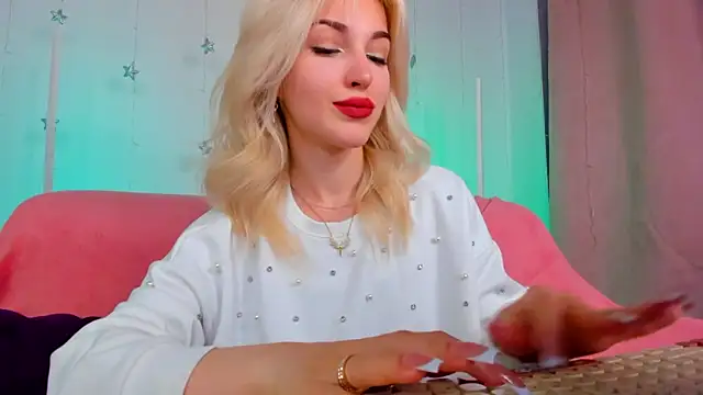 Snapshot of LisaFoxyMe chatting on 05-21-26, 01:23 LisaFoxyMe online show from 05-21-26, 01:23