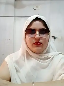 Snapshot of Nusrat-N chatting on 06-27-26, 07:35 Nusrat-N online show from 06-27-26, 07:35