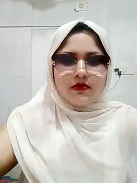 Snapshot of Nusrat-N chatting on 06-28-26, 01:22 Nusrat-N online show from 06-28-26, 01:22