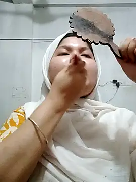 Snapshot of Nusrat-N chatting on 06-29-26, 02:06 Nusrat-N online show from 06-29-26, 02:06