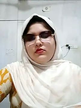 Snapshot of Nusrat-N chatting on 07-11-26, 03:42 Nusrat-N online show from 07-11-26, 03:42