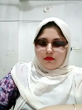 Snapshot of Nusrat-N chatting on 07-12-26, 03:47 Nusrat-N online show from 07-12-26, 03:47