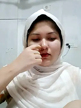 Snapshot of Nusrat-N chatting on 07-19-26, 04:00 Nusrat-N online show from 07-19-26, 04:00