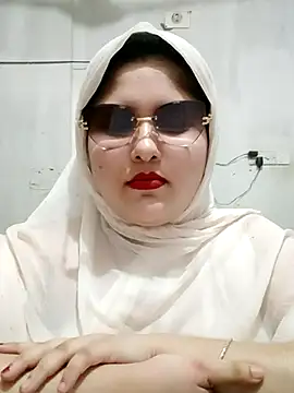 Snapshot of Nusrat-N chatting on 07-22-26, 12:52 Nusrat-N online show from 07-22-26, 12:52