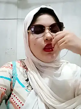 Snapshot of Nusrat-N chatting on 07-23-26, 01:30 Nusrat-N online show from 07-23-26, 01:30