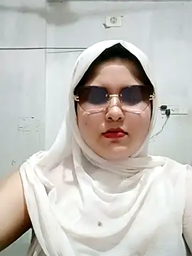 Snapshot of Nusrat-N chatting on 07-25-26, 01:19 Nusrat-N online show from 07-25-26, 01:19