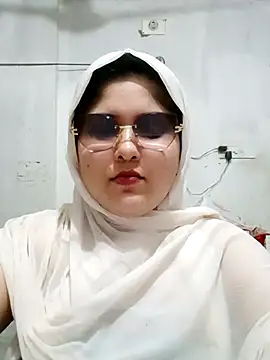 Snapshot of Nusrat-N chatting on 07-29-26, 01:53 Nusrat-N online show from 07-29-26, 01:53