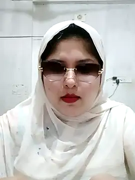 Snapshot of Nusrat-N chatting on 07-31-26, 02:49 Nusrat-N online show from 07-31-26, 02:49
