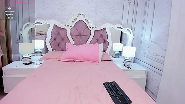 Snapshot of Sofi_naughty18 chatting on 10-28-25, 11:14 Sofi naughty18 online show from 10-28-25, 11:14