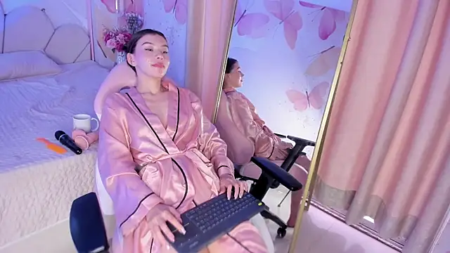 Sofi naughty18 online show from 02-08-26, 04:10