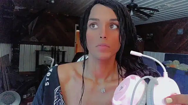 Snapshot of HTXBBY3130 chatting on 10-06-25, 01:14 HTXBBY3130 online show from 10-06-25, 01:14