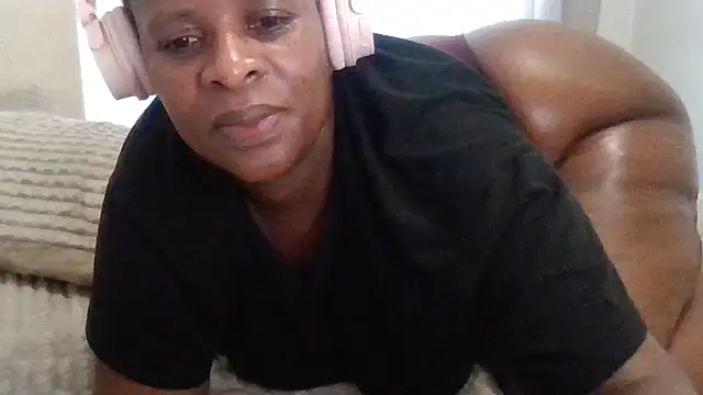 Snapshot of SexyNonnyy chatting on 11-28-25, 02:42 SexyNonnyy online show from 11-28-25, 02:42