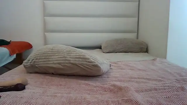 Snapshot of SexyNonnyy chatting on 02-12-26, 06:19 SexyNonnyy online show from 02-12-26, 06:19