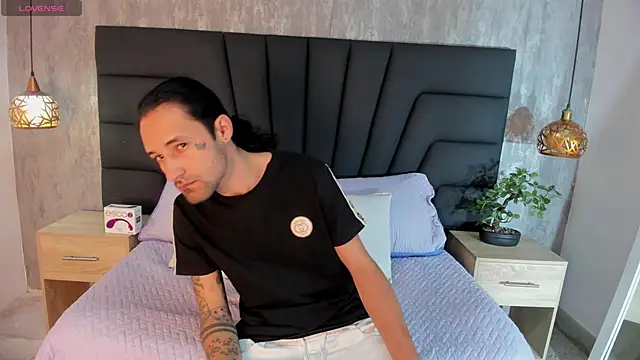 Snapshot of Hisoka_011 chatting on 10-18-25, 07:14 Hisoka 011 online show from 10-18-25, 07:14