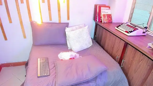 Jennifer Vega1 online show from 09-24-25, 12:47