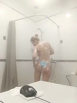 Julia Giulia online show from 11-21-25, 11:58