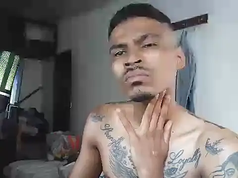 Snapshot of Lokitocrazy19 chatting on 12-19-25, 01:18 Lokitocrazy19 online show from 12-19-25, 01:18