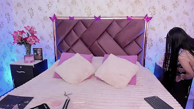 Eva Alzair online show from 12-13-25, 08:04