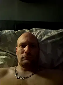 Snapshot of Spaner3300 chatting on 10-17-25, 09:17 Spaner3300 online show from 10-17-25, 09:17