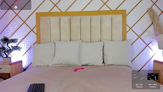 cocoamore online show from 10-18-25, 11:44