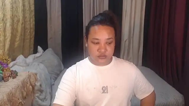 Snapshot of Hotcum_ella chatting on 03-18-26, 01:31 Hotcum ella online show from 03-18-26, 01:31