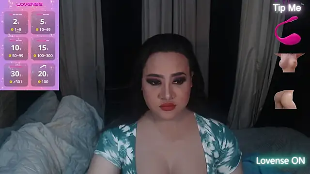 Snapshot of Hotcum_ella chatting on 03-25-26, 01:44 Hotcum ella online show from 03-25-26, 01:44