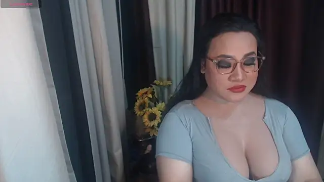 Snapshot of Hotcum_ella chatting on 03-29-26, 12:10 Hotcum ella online show from 03-29-26, 12:10