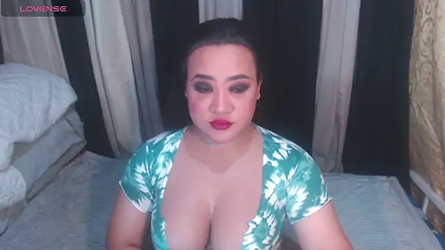 Snapshot of Hotcum_ella chatting on 04-20-26, 01:41 Hotcum ella online show from 04-20-26, 01:41