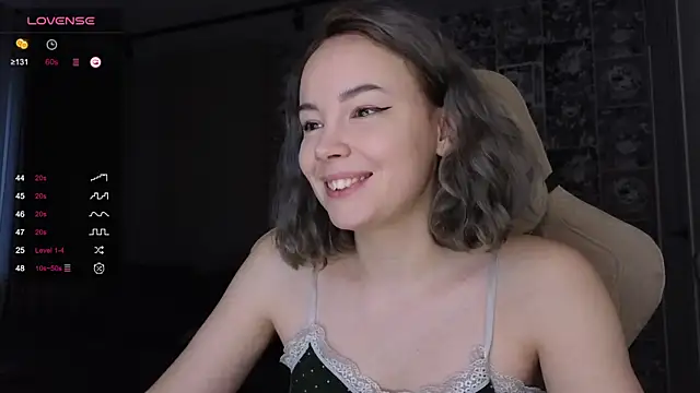 Snapshot of CutieGoose chatting on 11-10-25, 08:02 CutieGoose online show from 11-10-25, 08:02