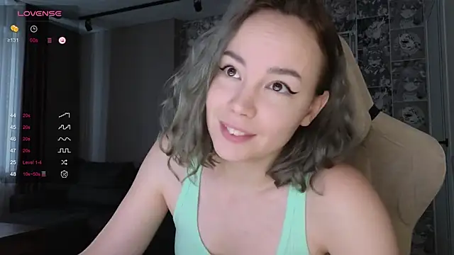 Snapshot of CutieGoose chatting on 11-11-25, 08:47 CutieGoose online show from 11-11-25, 08:47