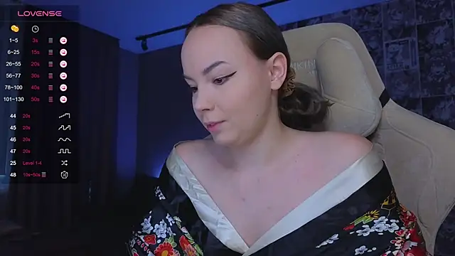 Snapshot of CutieGoose chatting on 11-14-25, 08:13 CutieGoose online show from 11-14-25, 08:13