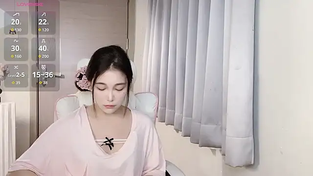 Snapshot of Xiao--Lin chatting on 09-16-25, 02:29 Xiao--Lin online show from 09-16-25, 02:29