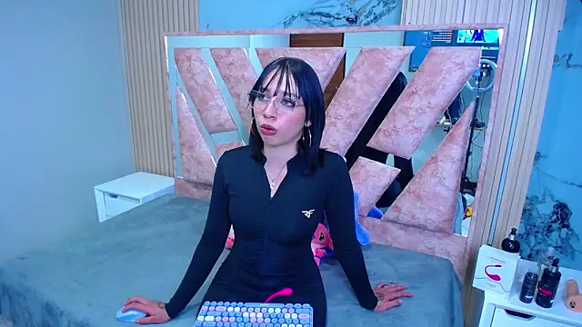 Niina Sissy online show from 12-18-25, 06:30