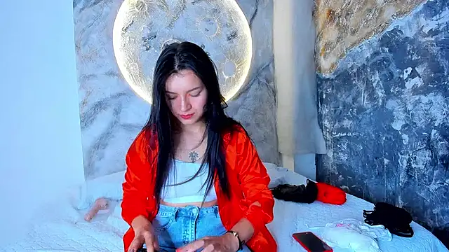 RoxanaBorns  online show from 10-28-25, 12:30